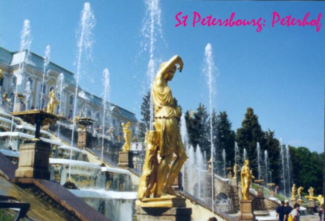 Le palais de PETERHOF