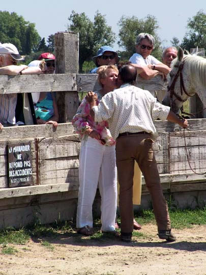 Le cavalier donne le baiser de la rcompense