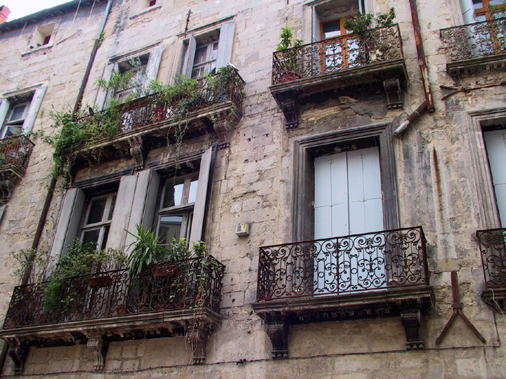 Un exemple des nombreux balcons en fer forg