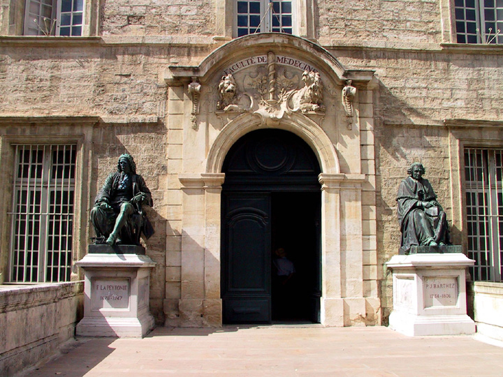L'entre du Collge Saint Benoit, ancienne Faculte de mdecine