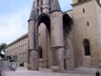 Jouxtant la Cathdrale le Collge Saint Benot (537kb)